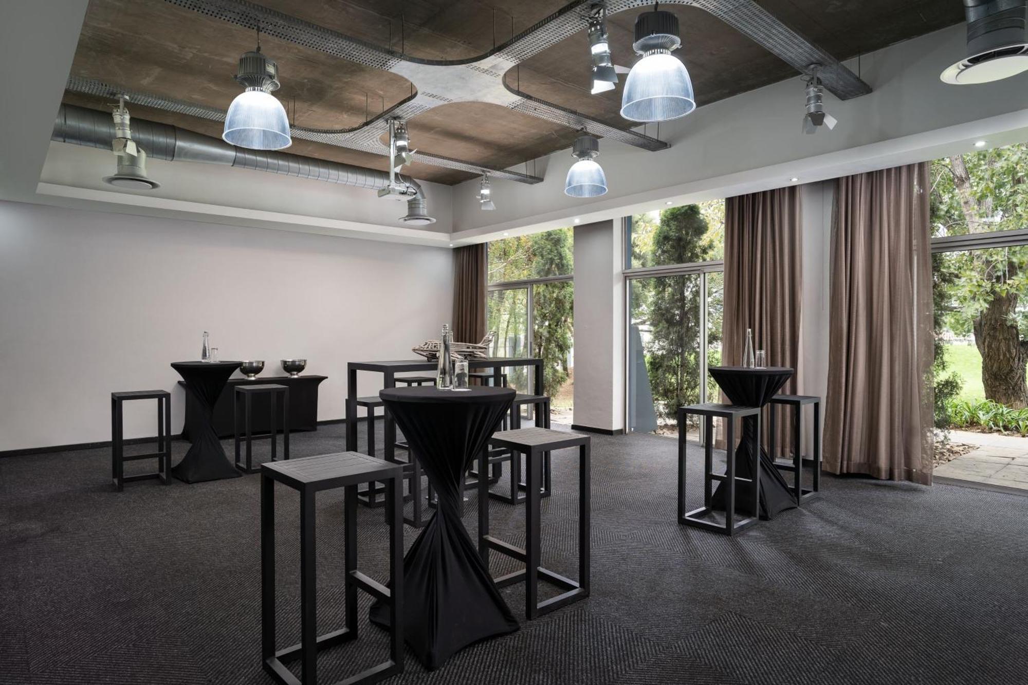 Protea Hotel By Marriott O R Tambo Airport Kempton Park Eksteriør billede