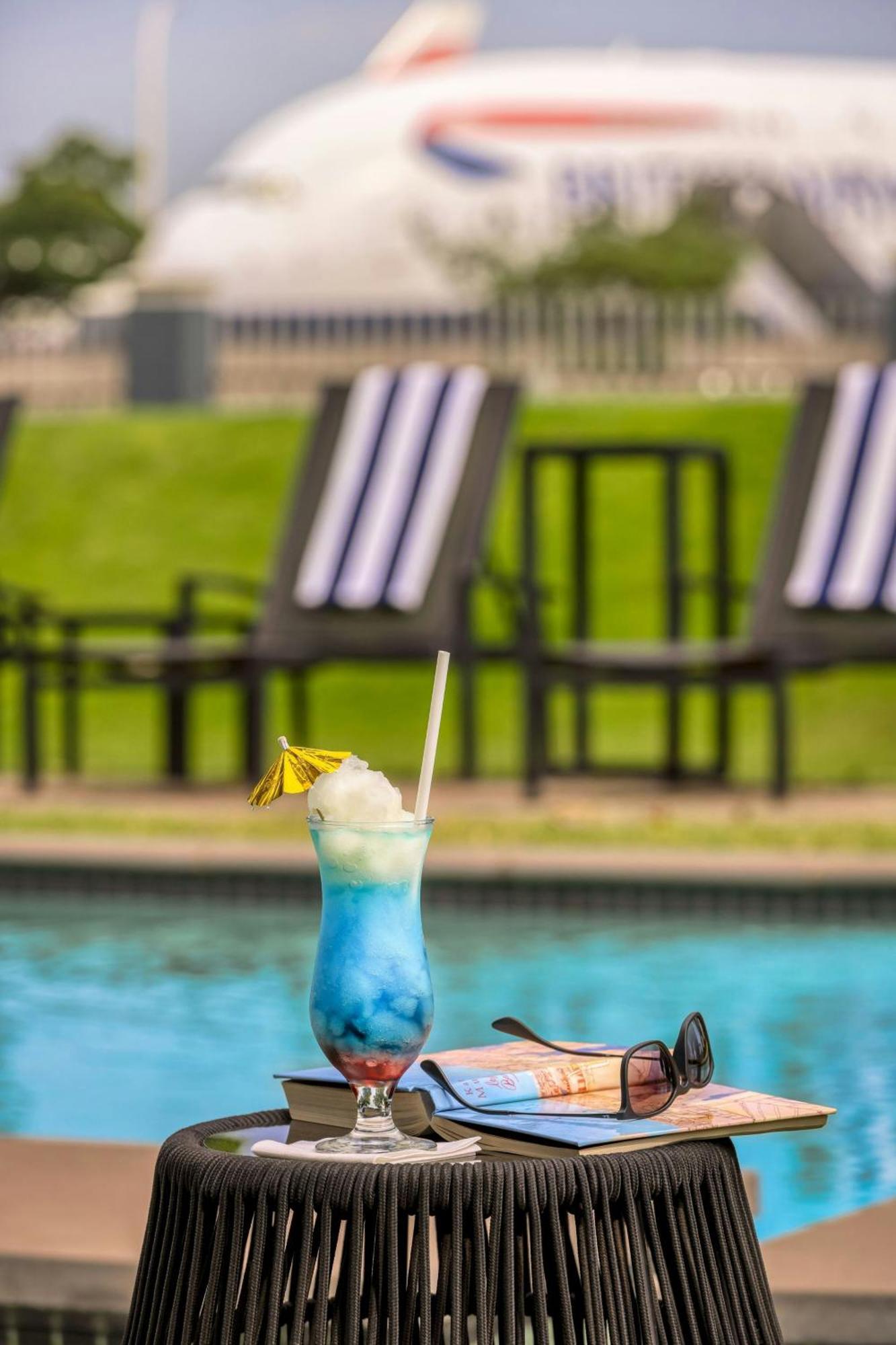 Protea Hotel By Marriott O R Tambo Airport Kempton Park Eksteriør billede